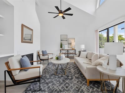 Property photo 4 at 923 E 41st ST Unit #210 - 2 bed 2 bath home
