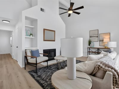Property photo 5 at 923 E 41st ST Unit #210 - 2 bed 2 bath home