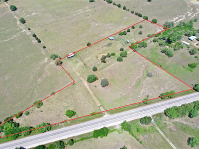 Living area at 924 Hwy 95 - Medford, William, Smithville, TX