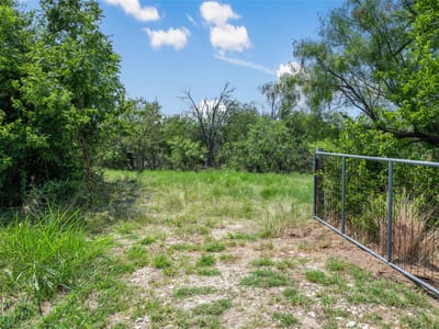 Property photo 2 at 925 N 1st ST - na, Jarrell, TX