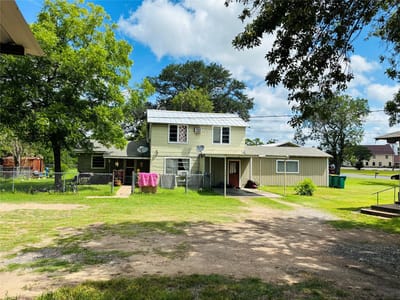 Primary bedroom at 927 & 937 N Franklin St. - 6 bed 3 bath home
