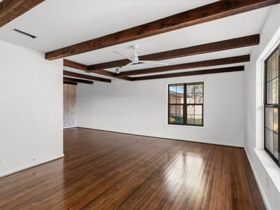 Primary bedroom at 927 E Walnut ST - 3 bed 2 bath home