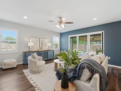 Photo 3 of 24 at 928 Falkland TRCE - 5 bed 4 bath home