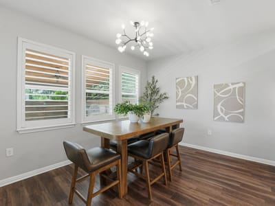 Photo 4 of 24 at 928 Falkland TRCE - 5 bed 4 bath home