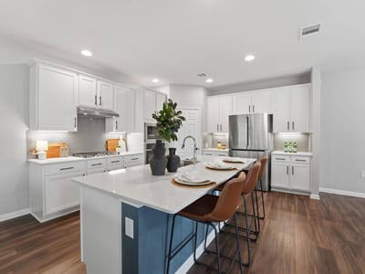 Photo 5 of 24 at 928 Falkland TRCE - 5 bed 4 bath home
