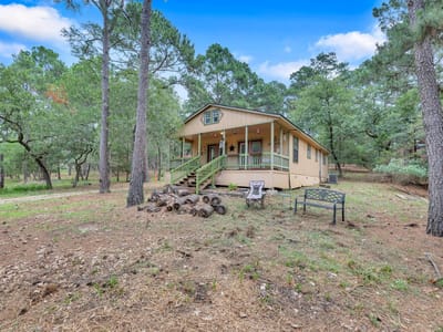 Living area at 928 Moccasin Trl - 1 bed 2 bath home