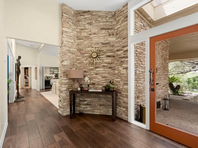 Property photo 5 at 930 Electra - 4 bed 3 bath home
