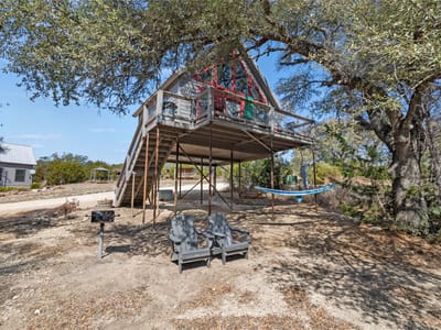 Living area at 931 Sycamore Creek DR - Creekside Add, Dripping Springs, TX