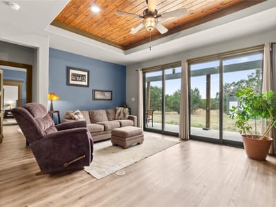 Living area at 932 Whitetail Ridge DR - 3 bed 2 bath home
