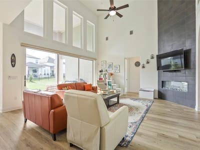 Living area at 933 Trevi Fontana DR - 4 bed 3 bath home