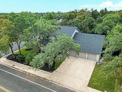 Photo 3 of 40 at 9401 Topridge DR - 5 bed 3 bath home