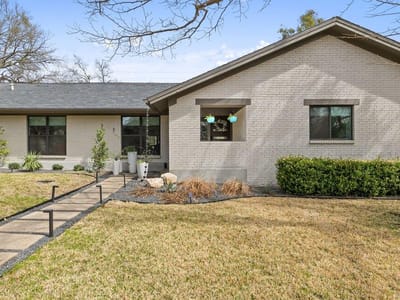 Living area at 9421 Spring Hollow DR - 5 bed 3 bath home