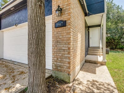 Property photo 3 at 945-947 Sagewood TRL - Hughson Heights Sec 3-C, San Marcos, TX