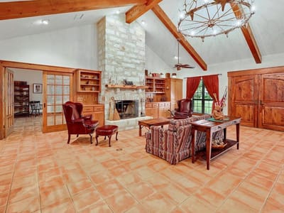Living area at 95 Augusta Dr - 3 bed 2 bath home