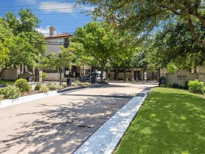 Living area at 9525 N Capital of Tx Hwy Unit #636 - 2 bed 2 bath home