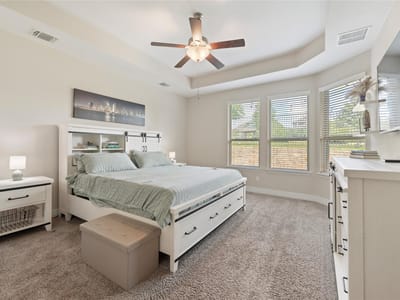 Bathroom at 953 Vista Gardens DR - 4 bed 3 bath home