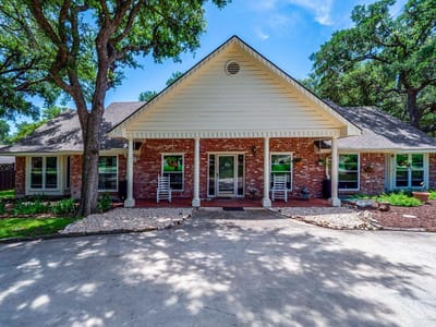 Living area at 97 W Mimosa CIR - 4 bed 3 bath home