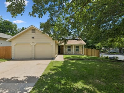 Living area at 9723 Moorberry ST - 3 bed 2 bath home