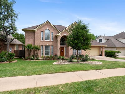 Living area at 9727 Cinnabar TRL - 4 bed 3 bath home
