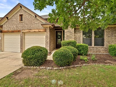 Living area at 9812 Ivalenes Hope DR - 3 bed 2 bath home