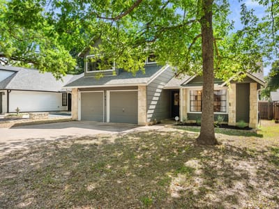 Living area at 9833 Briar Ridge Dr - 3 bed 2 bath home