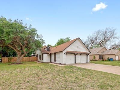 Living area at 9901 Parliament House RD - Forest North Estates Ph 4, Austin, TX