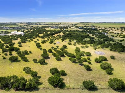 Living area at 999 County Road 217 Rd - Pending, Florence, TX