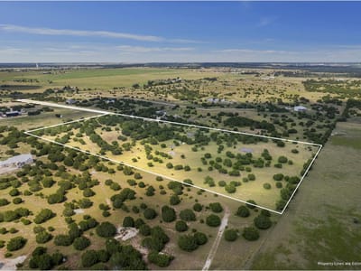 Kitchen at 999 County Road 217 Rd - Pending, Florence, TX