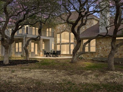 Living area at 999 Enchanted Oaks DR - 5 bed 3 bath home