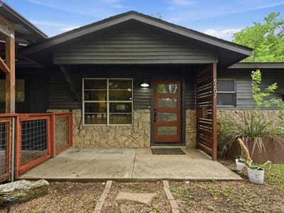 Property photo 3 at 6207 Hickman Ave - 4 bed 2 bath home