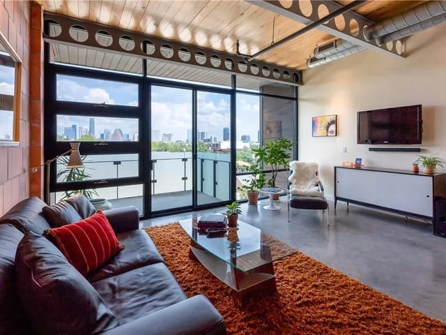 1401 EVA St Unit #402