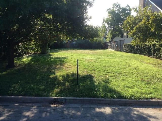 1513 WOODLAWN Blvd