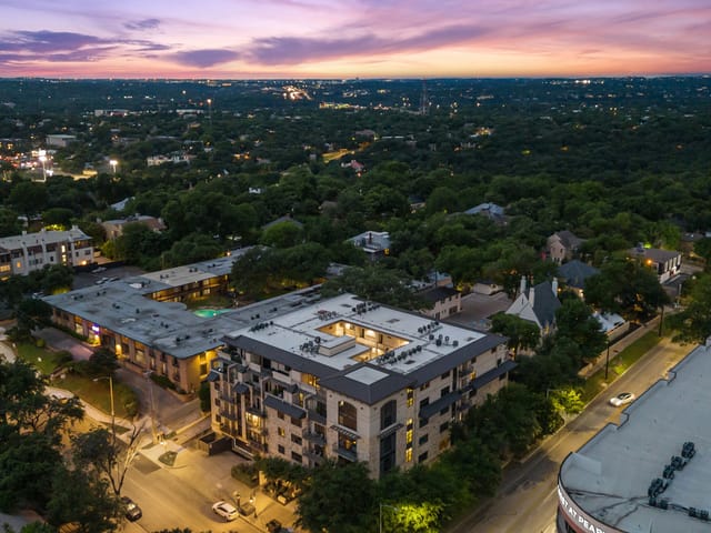 1812 West Ave Unit #202