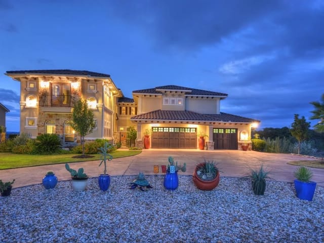 208 Barbuda Dr