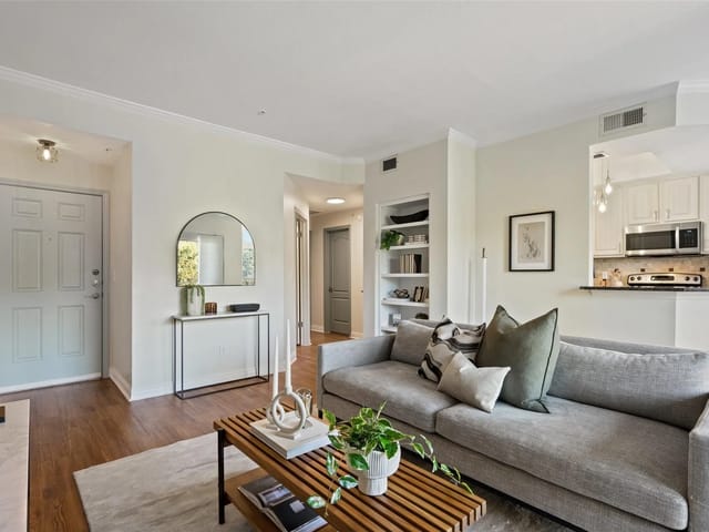 6000 Shepherd Mountain Cv Unit #804