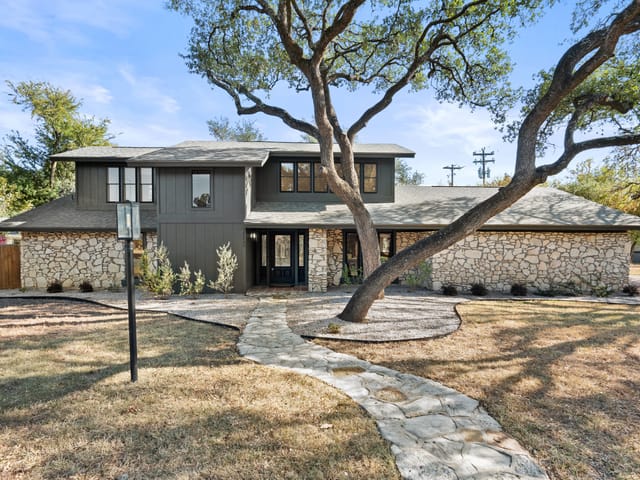 9112 Balcones Club Dr