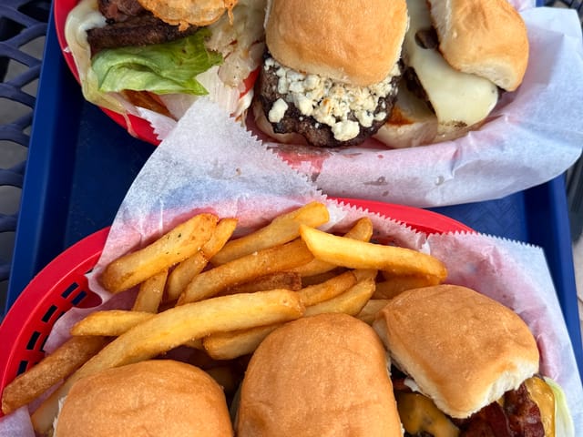 Phil's Ice House - Burgers restaurant in Burnet Road, Austin TX 3