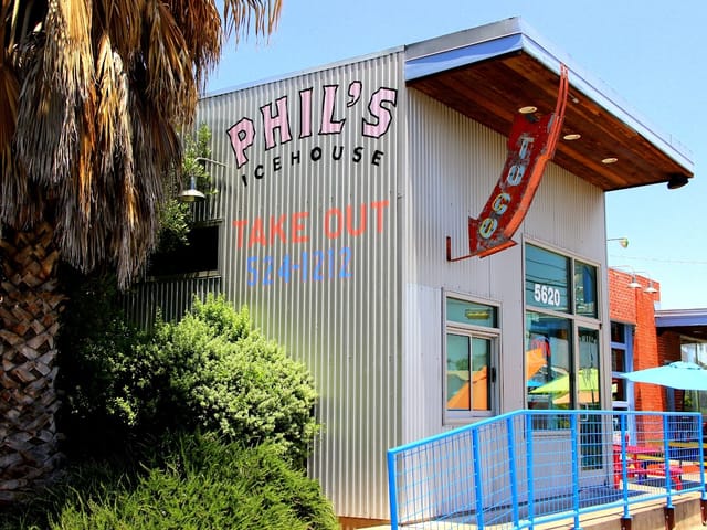 Phil's Ice House - Burgers restaurant in Burnet Road, Austin TX 1
