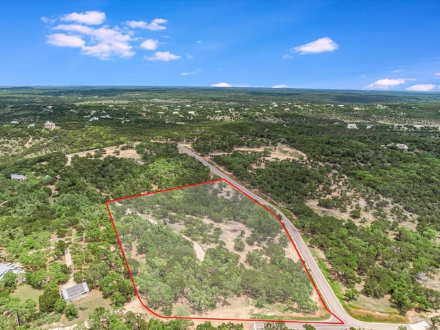 000 Moonridge LN
