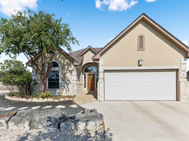 1 Rock Hollow CIR