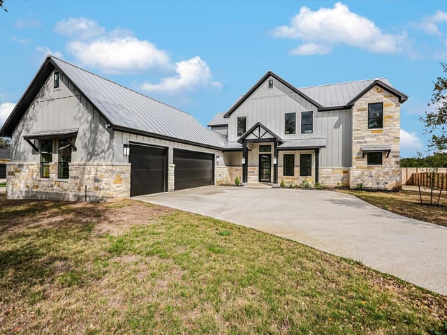 1 Squaw Circle Cir