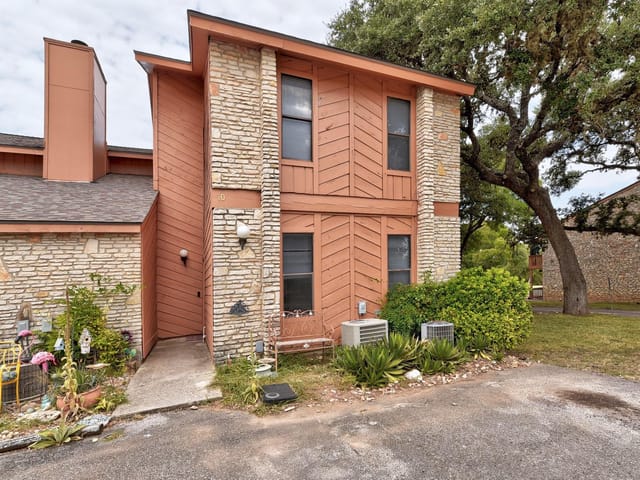 10  Cypress Fairway Vlg