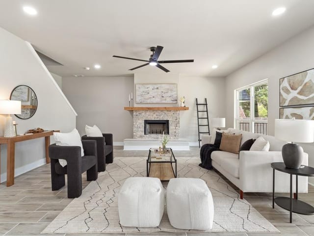 10 Honeysuckle LN