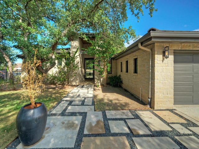 10 Monarch Oaks Ln