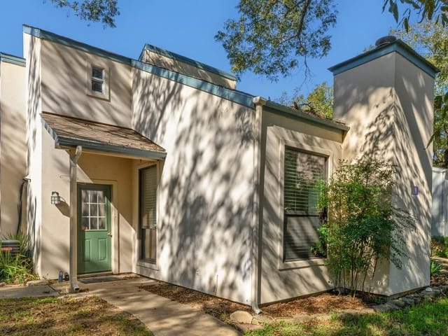 10 Townhouse CIR