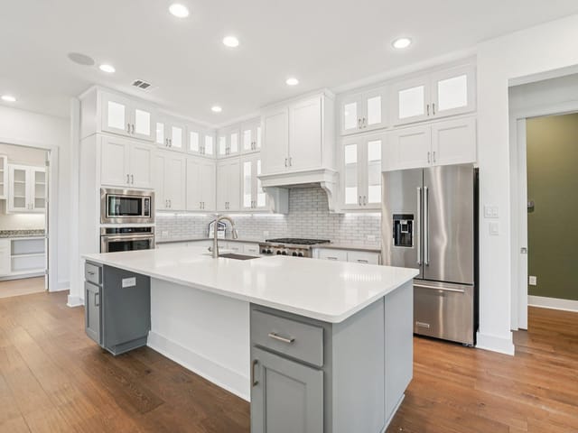 100 Barefoot Park LN