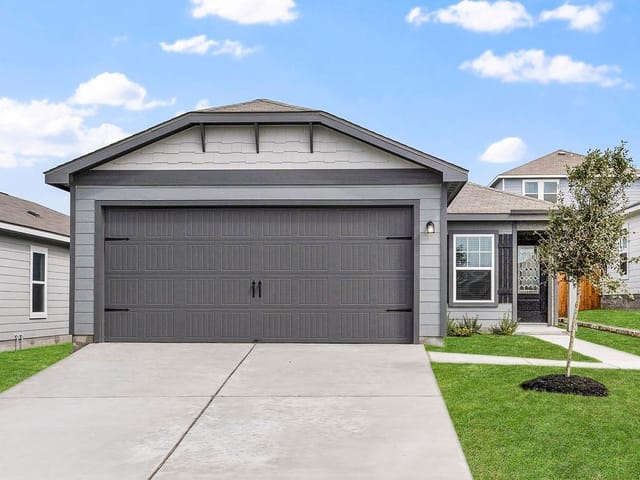 100 Captain Dooley LN
