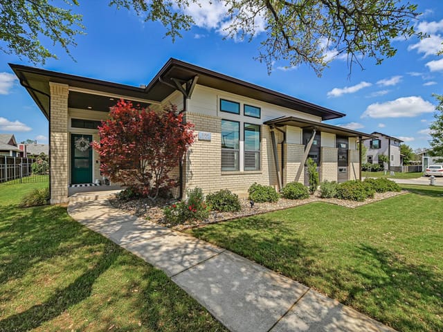 100 Dax Dr