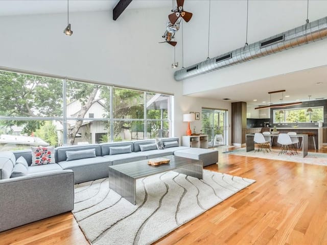 100 E 51st St Unit #6