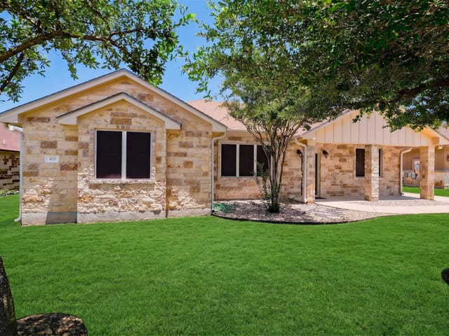 100 Magan LN